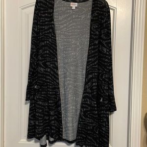 Cardigan Lularoe Caroline.